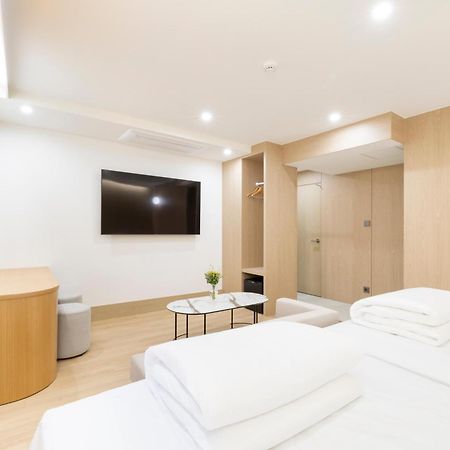 Busan H-Avenue Hotel Seomyeon Station Bagian luar foto
