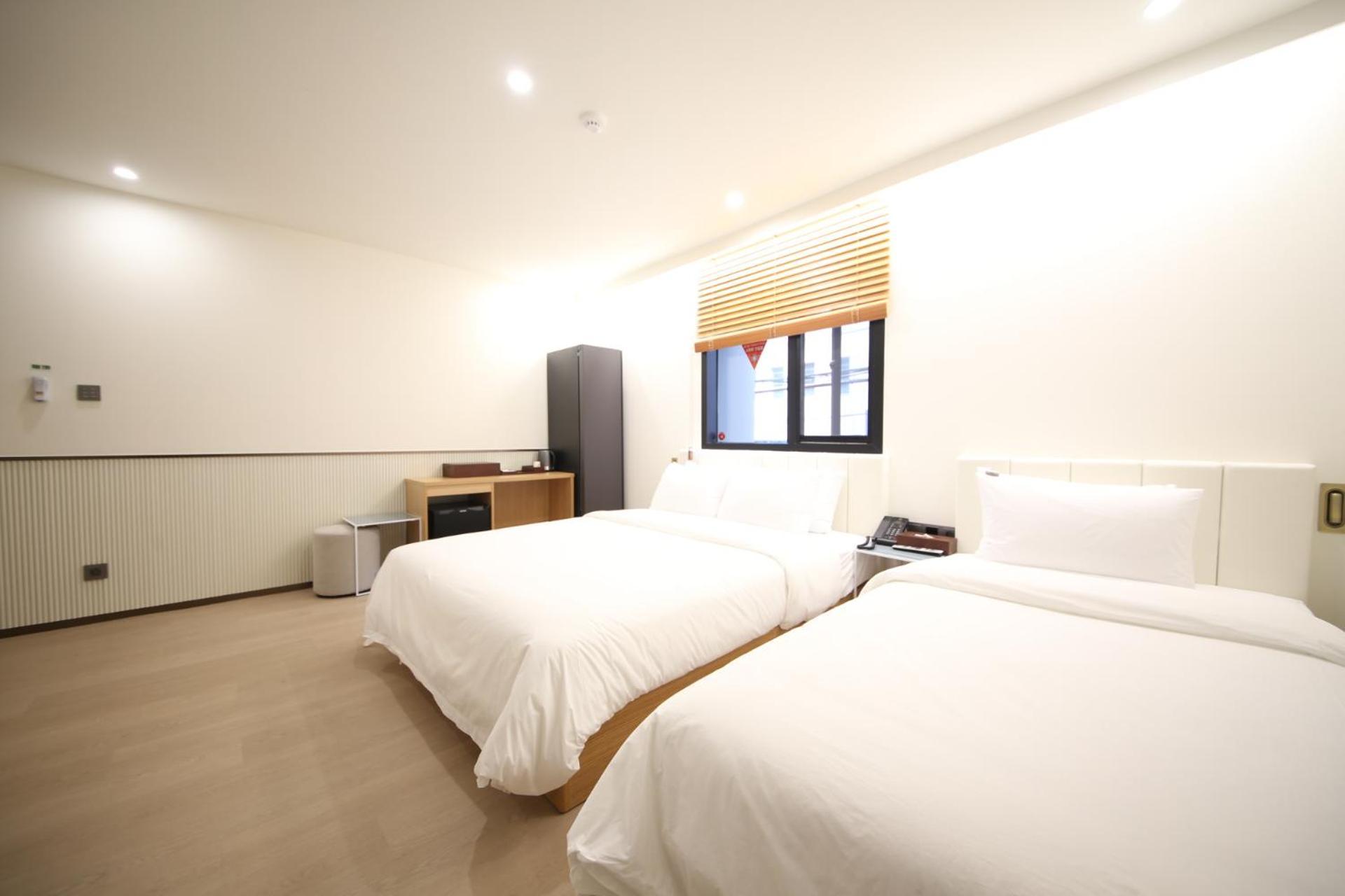 Busan H-Avenue Hotel Seomyeon Station Bagian luar foto