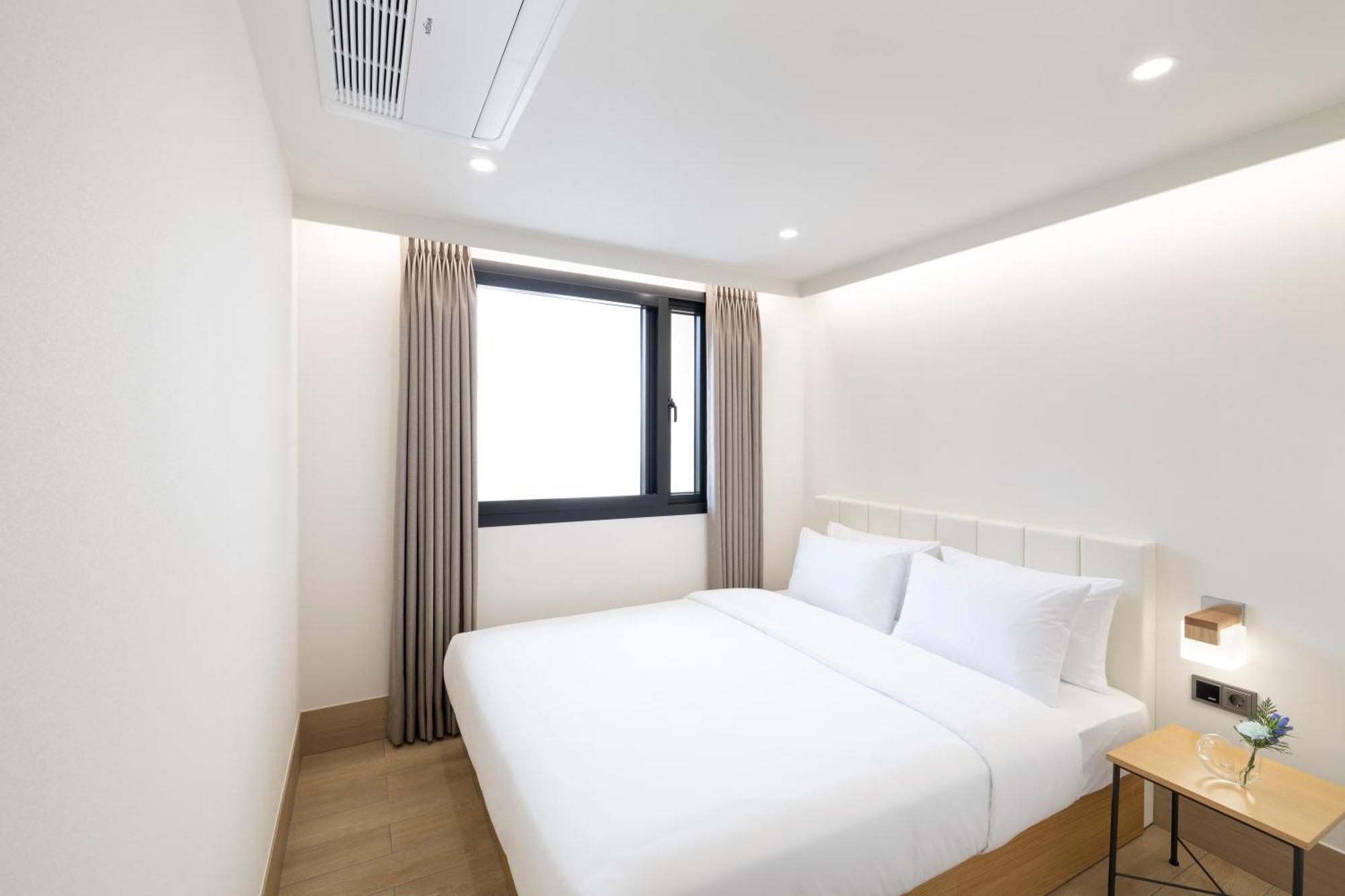 Busan H-Avenue Hotel Seomyeon Station Bagian luar foto