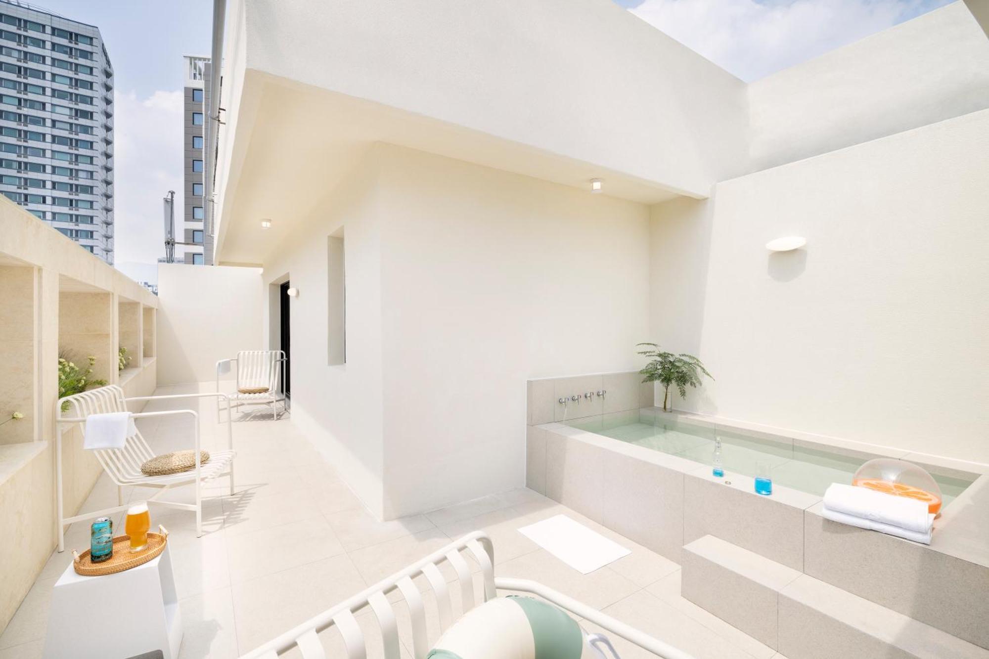 Busan H-Avenue Hotel Seomyeon Station Bagian luar foto