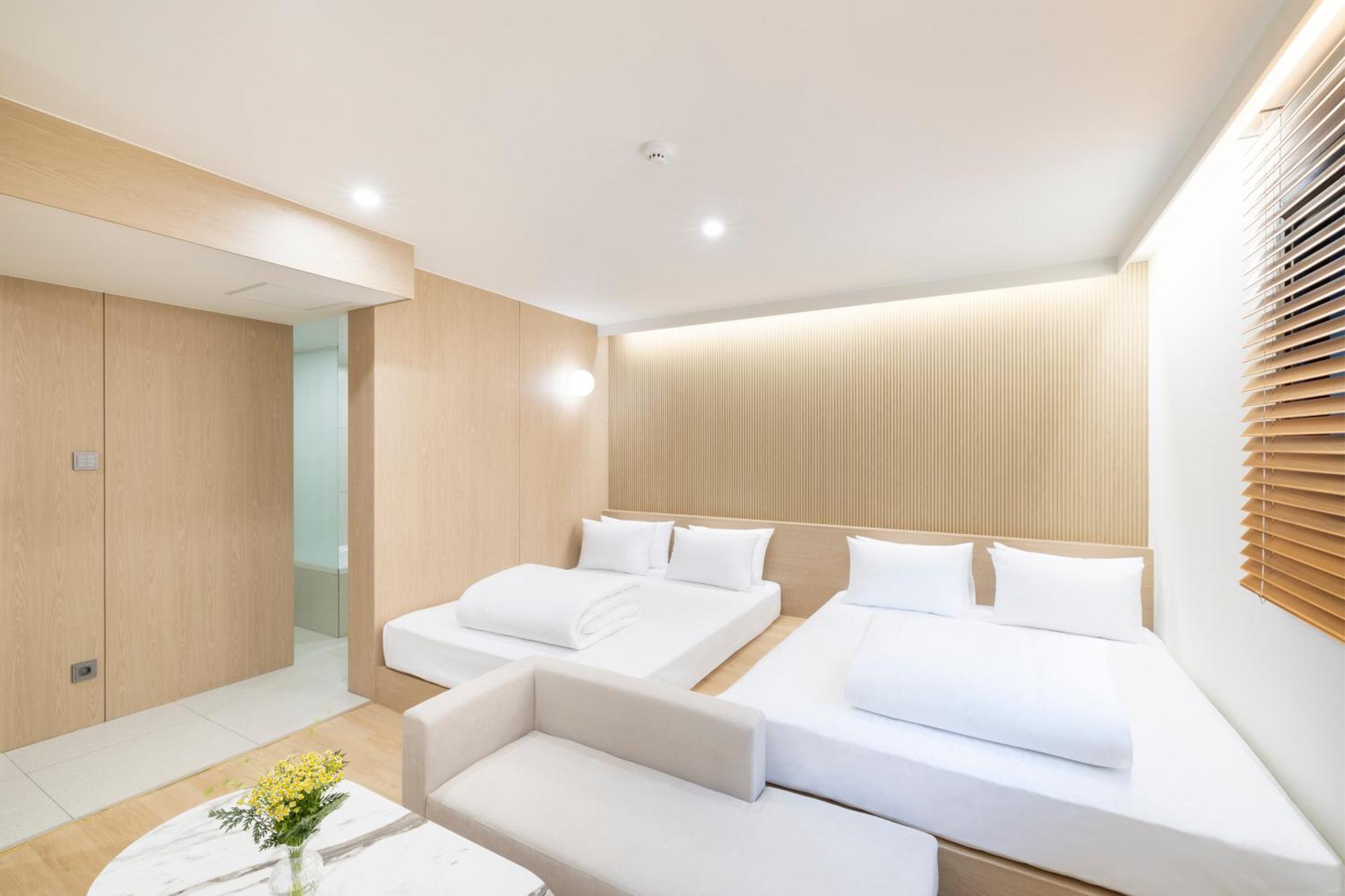 Busan H-Avenue Hotel Seomyeon Station Bagian luar foto