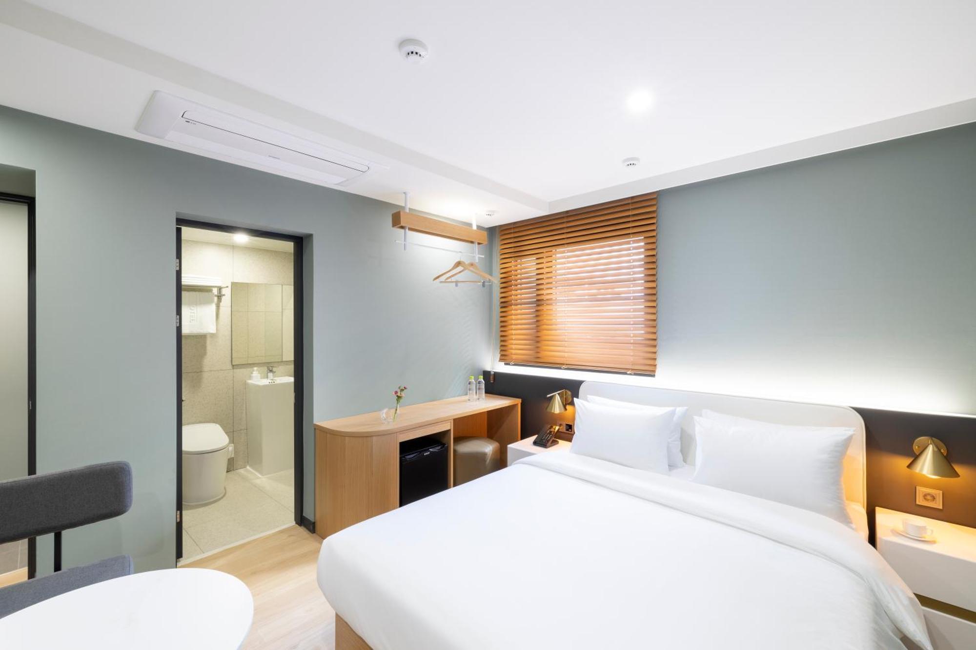 Busan H-Avenue Hotel Seomyeon Station Bagian luar foto