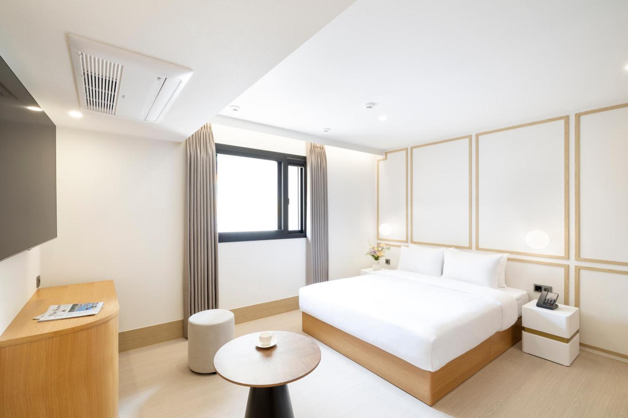 Busan H-Avenue Hotel Seomyeon Station Bagian luar foto