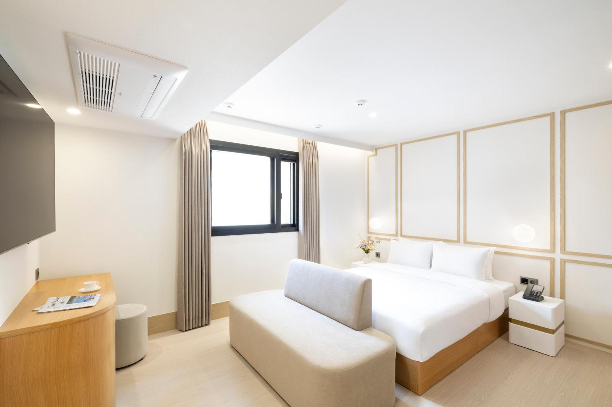 Busan H-Avenue Hotel Seomyeon Station Bagian luar foto